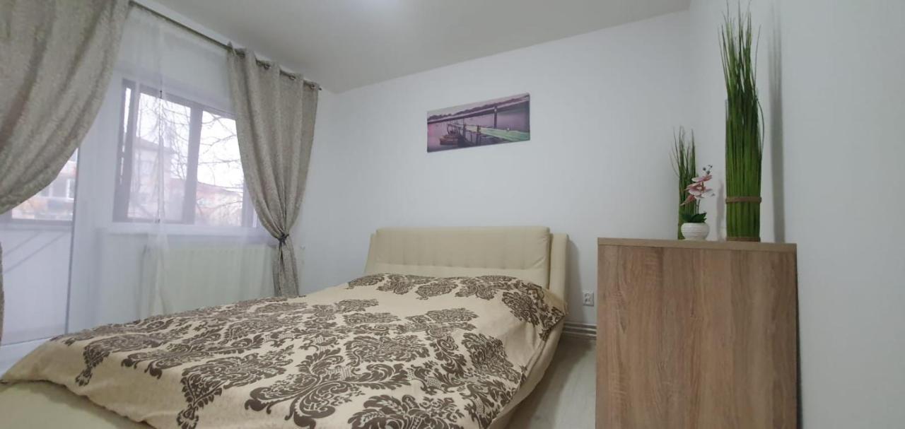 Apartament 3 Spatios Apartment *